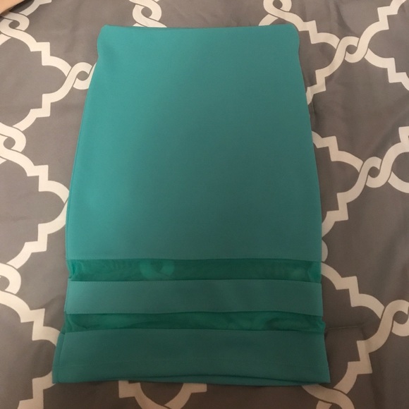 H&M turquoise/aqua colored skirt - Picture 1 of 3